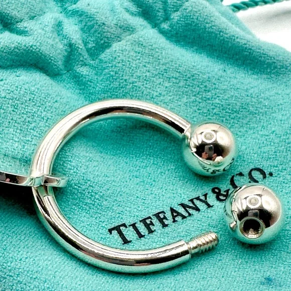 Silver Tiffany& Co Return To Tiffany Heart Key Ring & screwball closure w/logo - Picture 3 of 8